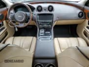 ✅ 2019 Jaguar XJ R-Sport • VIN: SAJWJ1CDXK8W19559 • Lot: 46617024. Wystawiony na Copart z przebiegiem 43 178 mil. Bezpłatny archiwum sprzedaży aukcyjnych z USA i szczegółowy raport historii pojazdu na DreamBid. Zdjęcie 8.