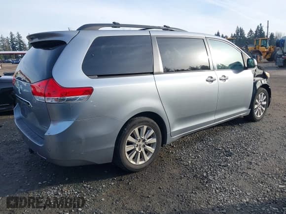 ✅ 2011 Toyota Sienna XLE • VIN: 5TDDK3DC9BS019003 • Lot: 41359834. Listed on IAAI with Not provided. Free auction sales archive from the USA and detailed vehicle history report at DreamBid. Image 4.