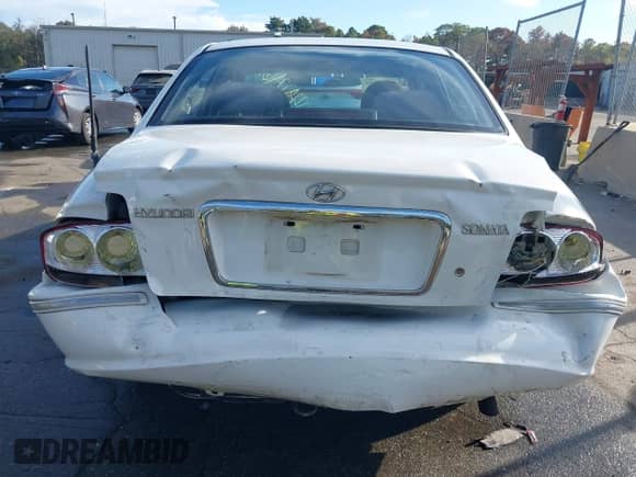 2003 Hyundai Sonata GLS with VIN KMHWF35H93A870185, listed as a IAAI auction lot 43397216 with 189,217 mi miles and . Bid and sale history available at DreamBid. Image 6.