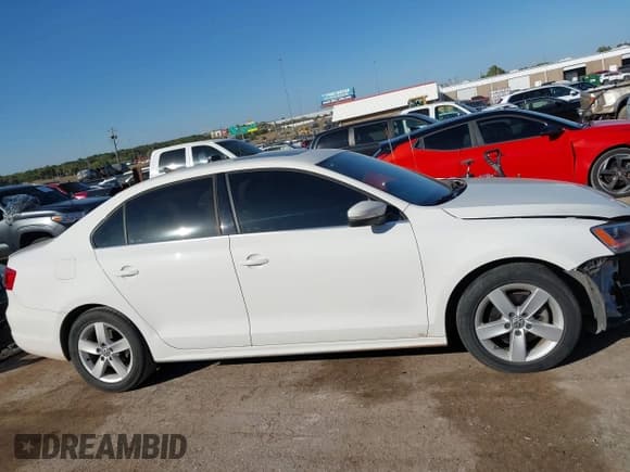 ✅ 2014 Volkswagen Jetta TDI • VIN: 3VWLL7AJ0EM377238 • Lot: 43500933. Listed on IAAI with 119,141 mi. Free auction sales archive from the USA and detailed vehicle history report at DreamBid. Image 14.
