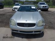 ✅ 1999 Mercedes-Benz SLK 230/320 • VIN: WDBKK47F1XF133747 • Lot: 42611194. Wystawiony na IAAI z przebiegiem Nie podano. Bezpłatny archiwum sprzedaży aukcyjnych z USA i szczegółowy raport historii pojazdu na DreamBid. Zdjęcie 6.