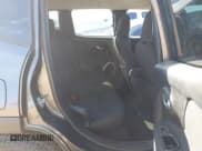 ✅ 2017 Jeep Renegade Latitude • VIN: ZACCJABB5HPF45504 • Lot: 42486270. Wystawiony na IAAI z przebiegiem 67 610 mil. Bezpłatny archiwum sprzedaży aukcyjnych z USA i szczegółowy raport historii pojazdu na DreamBid. Zdjęcie 8.