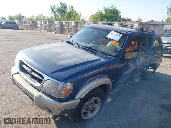 ✅ 2000 Ford Explorer Eddie Bauer • VIN: 1FMDU84P6YZB77943 • Лот: 40303953. Опубликован ранее на IAAI с пробегом Не указан. Бесплатный доступ к архиву аукционных продаж из США и подробный отчёт об истории автомобиля на DreamBid. Изображение 2.
