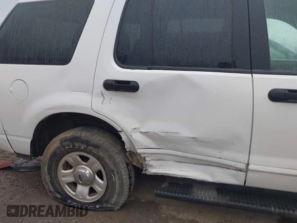 ✅ 2004 Ford Explorer XLT • VIN: 1FMZU73WX4ZA62443 • Lot: 41436558. Wystawiony na IAAI z przebiegiem 154 950 mil. Bezpłatny archiwum sprzedaży aukcyjnych z USA i szczegółowy raport historii pojazdu na DreamBid. Zdjęcie 6.