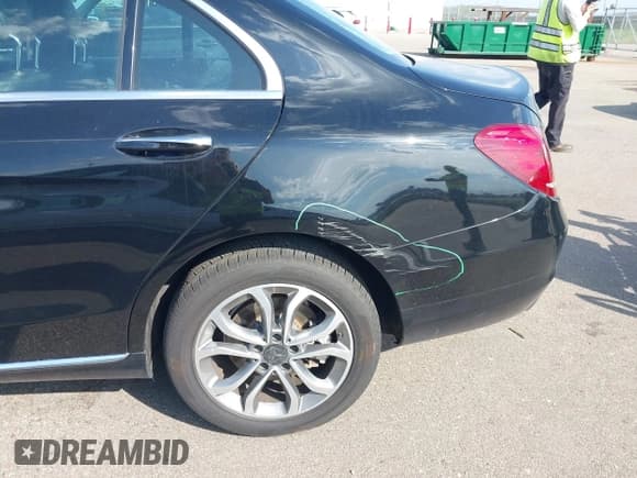 ✅ 2015 Mercedes-Benz C 300 Luxury • VIN: 55SWF4KBXFU003723 • Лот: 43220264. Опубликован ранее на IAAI с пробегом 113 818 миль. Бесплатный доступ к архиву аукционных продаж из США и подробный отчёт об истории автомобиля на DreamBid. Изображение 6.