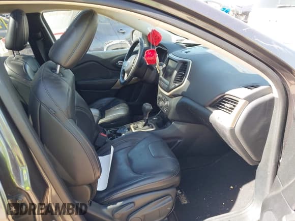 ✅ 2017 Jeep Cherokee Limited • VIN: 1C4PJMDS8HW631165 • Lot: 42248180. Wystawiony na IAAI z przebiegiem 57 448 mil. Bezpłatny archiwum sprzedaży aukcyjnych z USA i szczegółowy raport historii pojazdu na DreamBid. Zdjęcie 5.