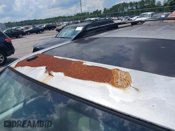 ✅ 2009 Ford Escape Hybrid • VIN: 1FMCU49399KB18857 • Lot: 42502324. Wystawiony na IAAI z przebiegiem 227 828 mil. Bezpłatny archiwum sprzedaży aukcyjnych z USA i szczegółowy raport historii pojazdu na DreamBid. Zdjęcie 6.