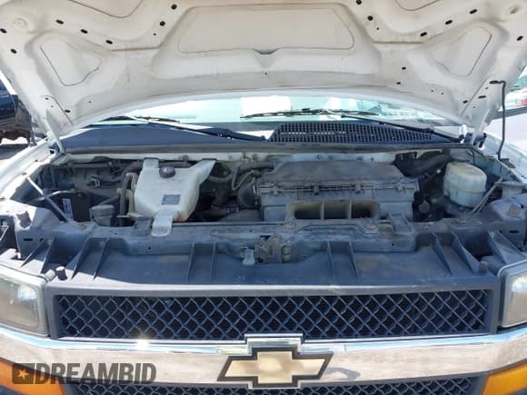 ✅ 2019 Chevrolet Express Cargo • VIN: 1GCWGAFP6K1368910 • Lot: 42194961. Wystawiony na IAAI z przebiegiem 69 359 mil. Bezpłatny archiwum sprzedaży aukcyjnych z USA i szczegółowy raport historii pojazdu na DreamBid. Zdjęcie 10.