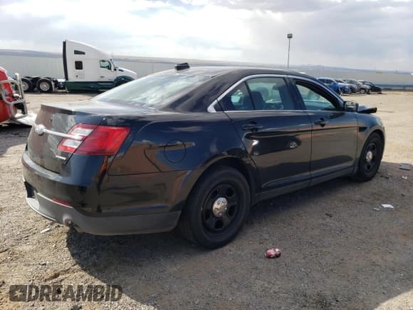 ✅ 2016 Ford Police Interceptor • VIN: 1FAHP2L80GG147664 • Lot: 70564474. Wystawiony na Copart z przebiegiem 155 135 mil. Bezpłatny archiwum sprzedaży aukcyjnych z USA i szczegółowy raport historii pojazdu na DreamBid. Zdjęcie 3.