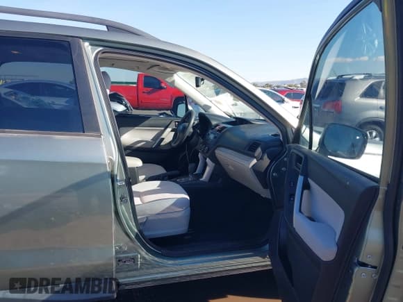 ✅ 2014 Subaru Forester Premium • VIN: JF2SJAEC7EH492101 • Lot: 43771288. Wystawiony na IAAI z przebiegiem 117 636 mil. Bezpłatny archiwum sprzedaży aukcyjnych z USA i szczegółowy raport historii pojazdu na DreamBid. Zdjęcie 5.