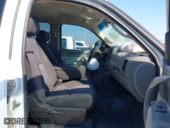 ✅ 2011 Chevrolet Silverado 2500HD • VIN: 1GB1KVCG6BF126811 • Lot: 43367531. Listed on IAAI with 303,285 mi. Free auction sales archive from the USA and detailed vehicle history report at DreamBid. Image 5.
