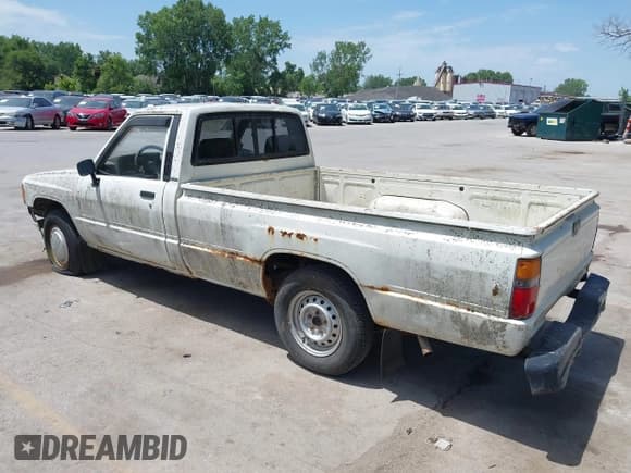 ✅ 1986 Toyota Pickup • VIN: JT4RN55R8G0177256 • Лот: 42560540. Опубликован ранее на IAAI с пробегом 304 700 миль. Бесплатный доступ к архиву аукционных продаж из США и подробный отчёт об истории автомобиля на DreamBid. Изображение 3.