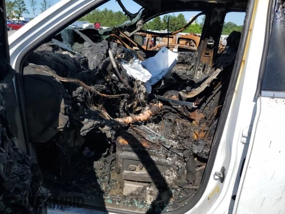 ✅ 2017 Chevrolet Suburban Premier • VIN: 1GNSCJKC9HR265463 • Lot: 56209904. Wystawiony na Copart z przebiegiem Nie podano. Bezpłatny archiwum sprzedaży aukcyjnych z USA i szczegółowy raport historii pojazdu na DreamBid. Zdjęcie 7.