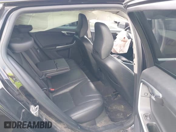 ✅ 2015 Volvo V60 T5 Drive-E Premier • VIN: YV140MEK9F1257254 • Lot: 42559842. Wystawiony na IAAI z przebiegiem Nie podano. Bezpłatny archiwum sprzedaży aukcyjnych z USA i szczegółowy raport historii pojazdu na DreamBid. Zdjęcie 8.