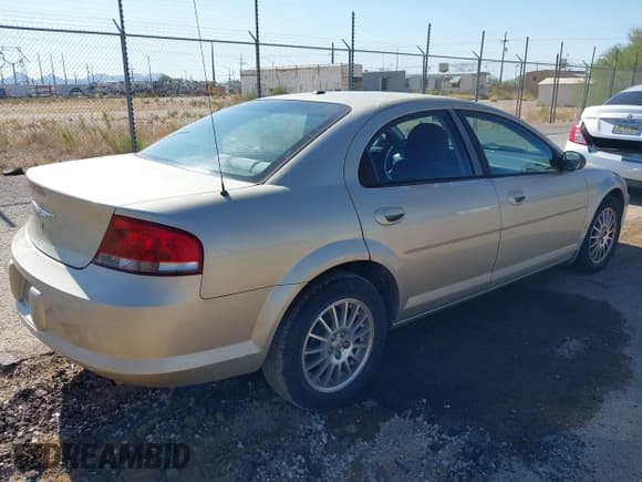 ✅ 2006 Chrysler Sebring • VIN: 1C3EL46XX6N146558 • Lot: 42433120. Wystawiony na IAAI z przebiegiem 123 781 mil. Bezpłatny archiwum sprzedaży aukcyjnych z USA i szczegółowy raport historii pojazdu na DreamBid. Zdjęcie 4.