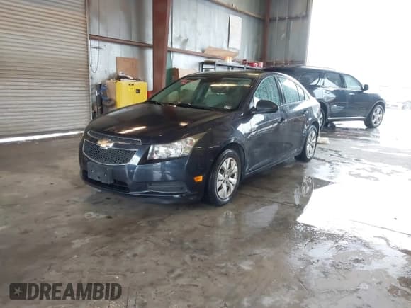✅ 2014 Chevrolet Cruze LS • VIN: 1G1PA5SH7E7476880 • Lot: 43552553. Wystawiony na IAAI z przebiegiem 138 795 mil. Bezpłatny archiwum sprzedaży aukcyjnych z USA i szczegółowy raport historii pojazdu na DreamBid. Zdjęcie 2.