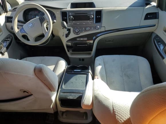 ✅ 2011 Toyota Sienna LE • VIN: 5TDKK3DC2BS135487 • Lot: 93556155. Wystawiony na Copart z przebiegiem 147 038 mil. Bezpłatny archiwum sprzedaży aukcyjnych z USA i szczegółowy raport historii pojazdu na DreamBid. Zdjęcie 8.