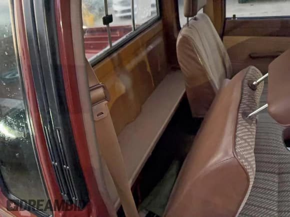 ✅ 1985 Toyota Pickup Deluxe • VIN: JT4RN56D9F5042940 • Lot: 87126285. Wystawiony na Copart z przebiegiem 178 298 mil. Bezpłatny archiwum sprzedaży aukcyjnych z USA i szczegółowy raport historii pojazdu na DreamBid. Zdjęcie 6.