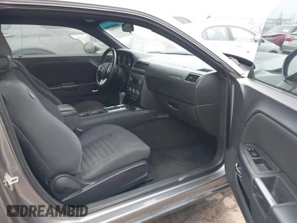 ✅ 2012 Dodge Challenger SXT • VIN: 2C3CDYAGXCH285791 • Лот: 42189085. Опубликован ранее на IAAI с пробегом 182 804 миль. Бесплатный доступ к архиву аукционных продаж из США и подробный отчёт об истории автомобиля на DreamBid. Изображение 5.