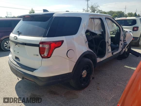 ✅ 2018 Ford Police Interceptor Utility • VIN: 1FM5K8AR0JGB58547 • Лот: 67037625. Опубликован ранее на Copart с пробегом Не указан. Бесплатный доступ к архиву аукционных продаж из США и подробный отчёт об истории автомобиля на DreamBid. Изображение 3.