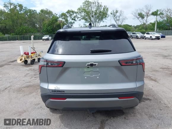 ✅ 2025 Chevrolet Equinox FWD LT • VIN: 3GNAXHEG8SL236235 • Lot: 42771842. Wystawiony na IAAI z przebiegiem 2 227 mil. Bezpłatny archiwum sprzedaży aukcyjnych z USA i szczegółowy raport historii pojazdu na DreamBid. Zdjęcie 16.