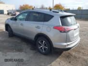 ✅ 2016 Toyota RAV4 XLE • VIN: 2T3RFREV3GW530029 • Lot: 43581002. Wystawiony na IAAI z przebiegiem 95 589 mil. Bezpłatny archiwum sprzedaży aukcyjnych z USA i szczegółowy raport historii pojazdu na DreamBid. Zdjęcie 3.