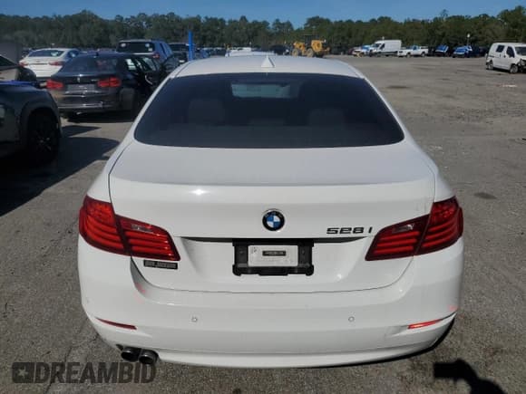 ✅ 2014 BMW 5 Series 528i • VIN: WBA5A5C58ED512383 • Lot: 91549255. Listed on Copart with 123,767 mi. Free auction sales archive from the USA and detailed vehicle history report at DreamBid. Image 6.