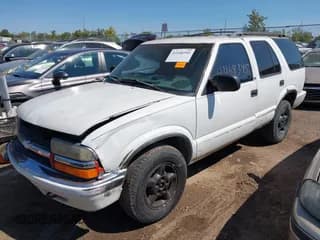 ✅ 1998 Chevrolet Blazer LS • VIN: 1GNDT13W0W2250597 • Lot: 43168345. Wystawiony na IAAI z przebiegiem 237 631 mil. Bezpłatny archiwum sprzedaży aukcyjnych z USA i szczegółowy raport historii pojazdu na DreamBid. Zdjęcie 2.