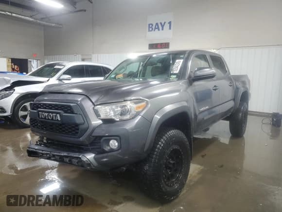 ✅ 2017 Toyota Tacoma TRD Sport • VIN: 3TMCZ5AN1HM067936 • Lot: 92842245. Wystawiony na Copart z przebiegiem 92 002 mil. Bezpłatny archiwum sprzedaży aukcyjnych z USA i szczegółowy raport historii pojazdu na DreamBid. Zdjęcie 1.