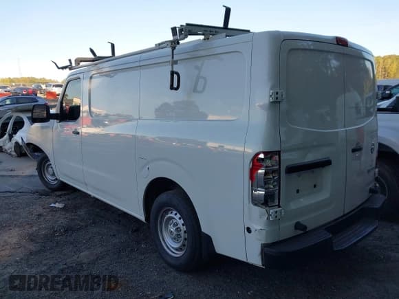 ✅ 2019 Nissan NV Cargo S • VIN: 1N6BF0KY3KN804726 • Lot: 43519861. Wystawiony na IAAI z przebiegiem 136 717 mil. Bezpłatny archiwum sprzedaży aukcyjnych z USA i szczegółowy raport historii pojazdu na DreamBid. Zdjęcie 3.