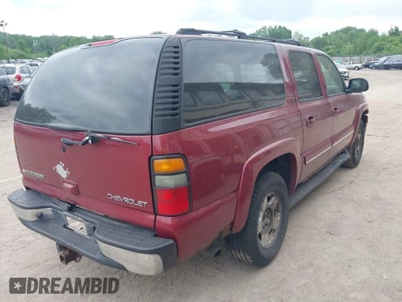 ✅ 2004 Chevrolet Suburban LT • VIN: 1GNFK16ZX4J231897 • Lot: 42406882. Listed on IAAI with 221,177 mi. Free auction sales archive from the USA and detailed vehicle history report at DreamBid. Image 4.