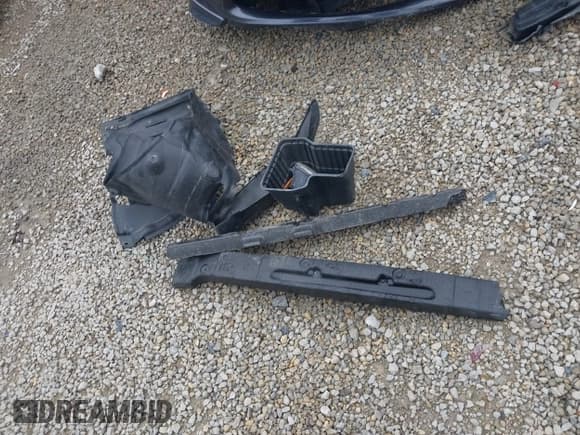 ✅ 2013 Toyota Corolla L • VIN: 2T1BU4EE8DC062475 • Lot: 42346774. Listed on IAAI with 135,193 mi. Free auction sales archive from the USA and detailed vehicle history report at DreamBid. Image 12.