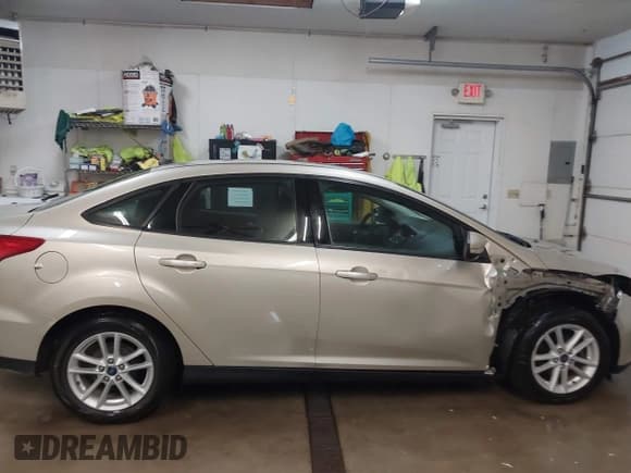 ✅ 2017 Ford Focus SE • VIN: 1FADP3F23HL323711 • Lot: 43827912. Listed on IAAI with 32,317 mi. Free auction sales archive from the USA and detailed vehicle history report at DreamBid. Image 14.