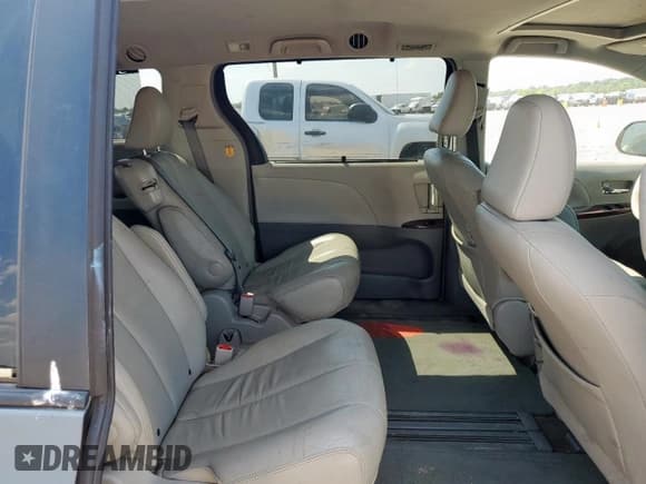 ✅ 2012 Toyota Sienna XLE • VIN: 5TDYK3DC8CS257279 • Lot: 84924515. Listed on Copart with 170,132 mi. Free auction sales archive from the USA and detailed vehicle history report at DreamBid. Image 11.