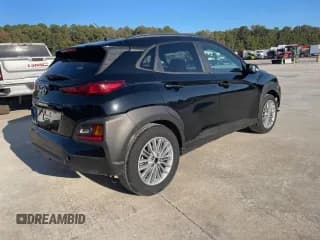 ✅ 2021 Hyundai Kona SEL • VIN: KM8K22AA6MU661001 • Лот: 70757684. Опубликован ранее на Copart с пробегом 88 368 миль. Бесплатный доступ к архиву аукционных продаж из США и подробный отчёт об истории автомобиля на DreamBid. Изображение 3.