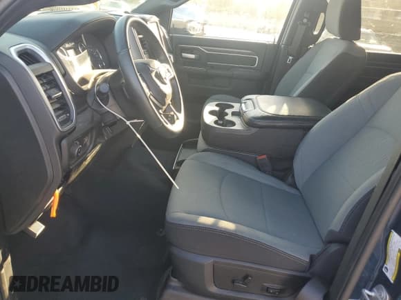 ✅ 2024 Ram 2500 Big Horn • VIN: 3C6UR5DJ8RG413016 • Lot: 89628655. Wystawiony na Copart z przebiegiem 19 549 mil. Bezpłatny archiwum sprzedaży aukcyjnych z USA i szczegółowy raport historii pojazdu na DreamBid. Zdjęcie 7.