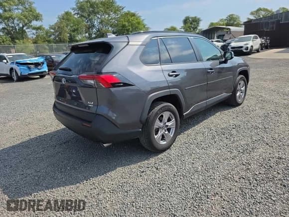 ✅ 2023 Toyota RAV4 XLE • VIN: 2T3P1RFV2PC327610 • Lot: 92284875. Wystawiony na Copart z przebiegiem 18 851 mil. Bezpłatny archiwum sprzedaży aukcyjnych z USA i szczegółowy raport historii pojazdu na DreamBid. Zdjęcie 4.