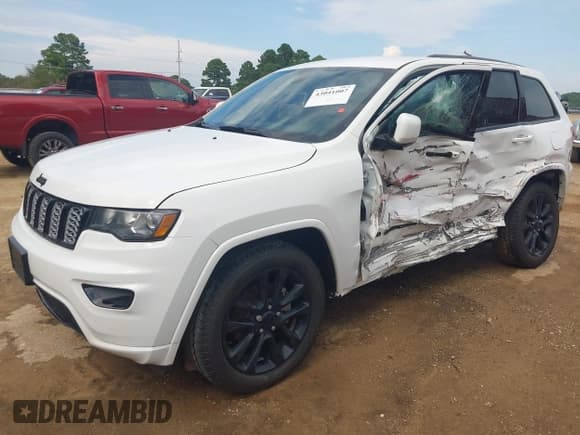 ✅ 2019 Jeep Grand Cherokee Laredo E • VIN: 1C4RJEAG3KC673458 • Лот: 43041007. Опубликован ранее на IAAI с пробегом 144 061 миль. Бесплатный доступ к архиву аукционных продаж из США и подробный отчёт об истории автомобиля на DreamBid. Изображение 16.