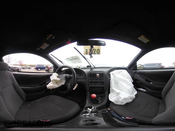 ✅ 1999 Ford Mustang • VIN: 1FAFP4040XF157766 • Lot: 42059696. Wystawiony na IAAI z przebiegiem 133 287 mil. Bezpłatny archiwum sprzedaży aukcyjnych z USA i szczegółowy raport historii pojazdu na DreamBid. Zdjęcie 18.