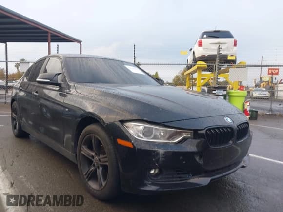 ✅ 2013 BMW 3 Series 328i • VIN: WBA3A5C55DF357141 • Lot: 43721706. Wystawiony na IAAI z przebiegiem 158 255 mil. Bezpłatny archiwum sprzedaży aukcyjnych z USA i szczegółowy raport historii pojazdu na DreamBid. Zdjęcie 1.