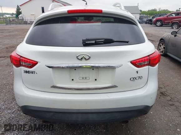✅ 2016 Infiniti QX70 • VIN: JN8CS1MW4GM400372 • Lot: 42280369. Listed on IAAI with 116,581 mi. Free auction sales archive from the USA and detailed vehicle history report at DreamBid. Image 16.