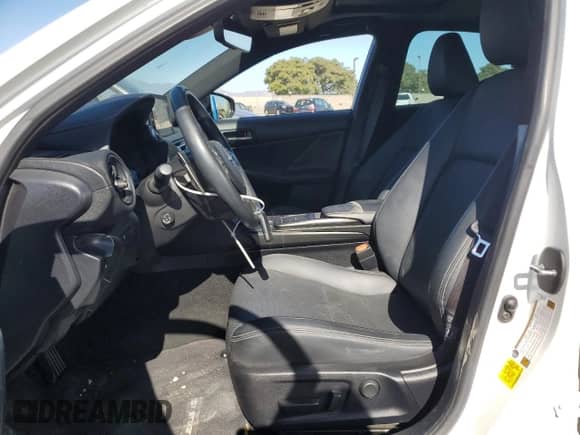 2024 Lexus IS 300 z VIN JTHDA1D28R5129215, wystawiony jako Copart lot #67107185 z przebiegiem 4 359 mil mil oraz Szkoda całkowita • Salvage title. Historia ofert i sprzedaży dostępna na DreamBid. Obrazek 7.