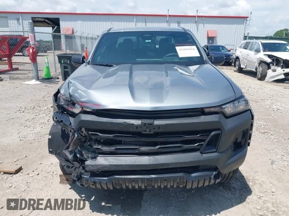 ✅ 2025 Chevrolet Colorado 4WD Work Truck • VIN: 1GCPTBEK6S1131541 • Lot: 42496564. Listed on IAAI with 3,041 mi. Free auction sales archive from the USA and detailed vehicle history report at DreamBid. Image 13.