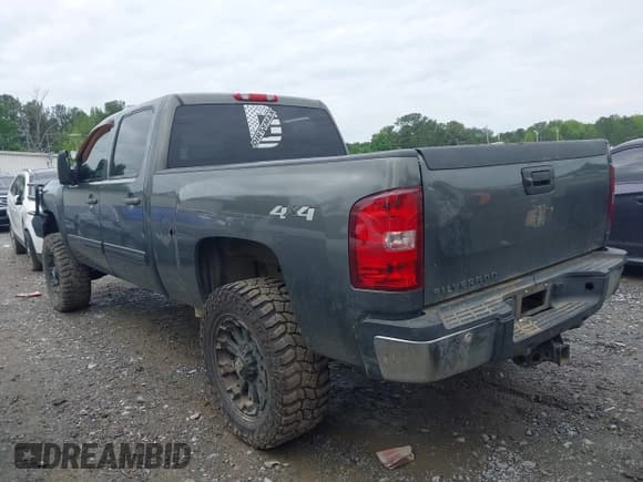 ✅ 2011 Chevrolet Silverado 2500HD LTZ • VIN: 1GC1KYC81BF148673 • Lot: 42200409. Listed on IAAI with 274,432 mi. Free auction sales archive from the USA and detailed vehicle history report at DreamBid. Image 3.