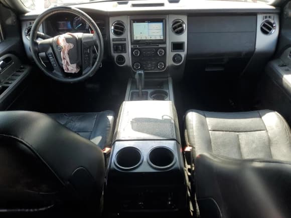 ✅ 2016 Ford Expedition XLT • VIN: 1FMJU1HT2GEF24482 • Lot: 71645435. Wystawiony na Copart z przebiegiem 179 048 mil. Bezpłatny archiwum sprzedaży aukcyjnych z USA i szczegółowy raport historii pojazdu na DreamBid. Zdjęcie 8.