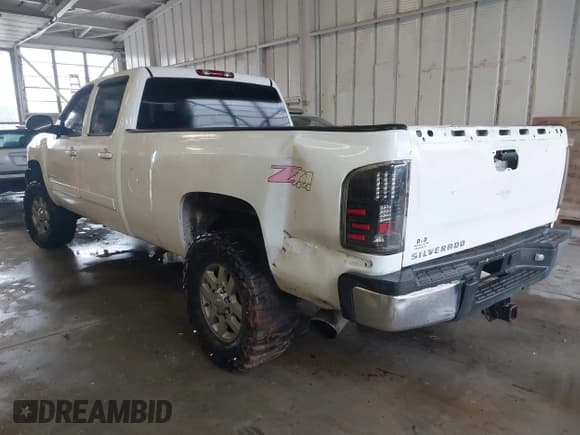 ✅ 2007 Chevrolet Silverado 2500HD 1LT • VIN: 1GCHK23K47F508534 • Lot: 42926776. Wystawiony na IAAI z przebiegiem 240 062 mil. Bezpłatny archiwum sprzedaży aukcyjnych z USA i szczegółowy raport historii pojazdu na DreamBid. Zdjęcie 3.