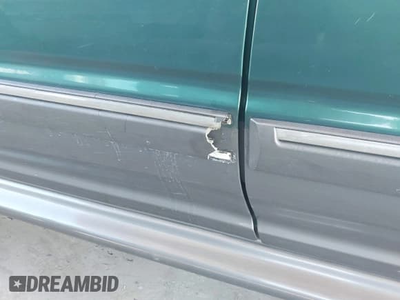 ✅ 2001 Ford Explorer XLT • VIN: 1FMZU83P81UB59874 • Лот: 43198212. Опубликован ранее на IAAI с пробегом 121 089 миль. Бесплатный доступ к архиву аукционных продаж из США и подробный отчёт об истории автомобиля на DreamBid. Изображение 12.