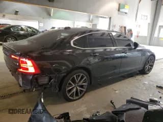 ✅ 2018 Volvo S90 Momentum • VIN: LVY992MK7JP036628 • Лот: 69728673. Опубликован ранее на Copart с пробегом 90 854 миль. Бесплатный доступ к архиву аукционных продаж из США и подробный отчёт об истории автомобиля на DreamBid. Изображение 3.