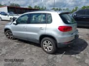 ✅ 2017 Volkswagen Tiguan S • VIN: WVGBV7AX4HK000867 • Lot: 43307506. Wystawiony na IAAI z przebiegiem 76 846 mil. Bezpłatny archiwum sprzedaży aukcyjnych z USA i szczegółowy raport historii pojazdu na DreamBid. Zdjęcie 3.