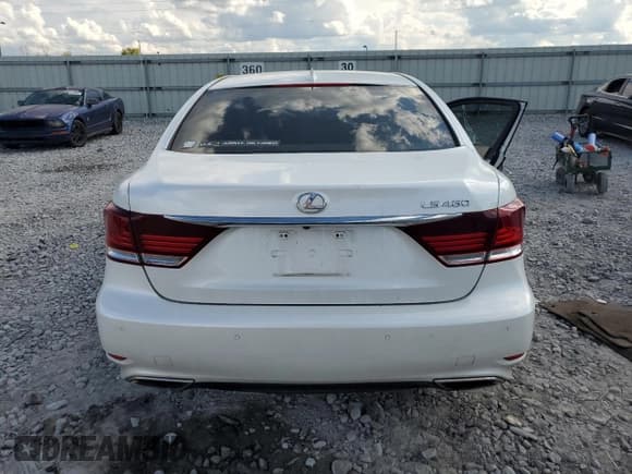 ✅ 2017 Lexus LS 460 • VIN: JTHBL5EFXH5143934 • Lot: 84199555. Wystawiony na Copart z przebiegiem 135 999 mil. Bezpłatny archiwum sprzedaży aukcyjnych z USA i szczegółowy raport historii pojazdu na DreamBid. Zdjęcie 6.